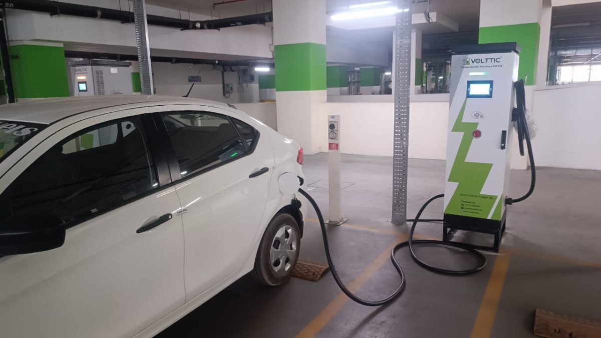 60 KW CCS2 DC fast charger installed by Volttic for Corporate employee transport